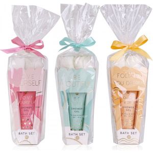 Be Youtiful - Bath Set - 2X - Shower Gel - Tea Rose & Velvet - 2 Gratis zeepjes Zeer Verzachtende Shower Gel