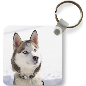 Sleutelhanger - Siberische husky in de sneeuw - Plastic - Rond - Uitdeelcadeautjes