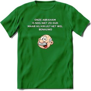 Onze abraham is nog niet zo oud T-Shirt | Grappig Abraham 50 Jaar Verjaardag Kleding Cadeau | Dames – Heren - Donker Groen - 3XL