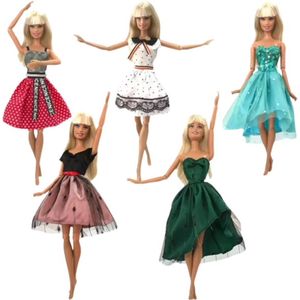 Isa's Friends® Poppenkleertjes - 5 Outfits voor poppen - Geschikt voor o.a Barbie - Setje 'Emma'