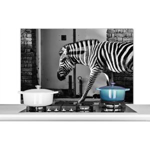 Spatscherm keuken 100x65 cm - Kookplaat achterwand Zebra - Muur - Deur - Dieren - Zwart wit - Muurbeschermer - Spatwand fornuis - Hoogwaardig aluminium