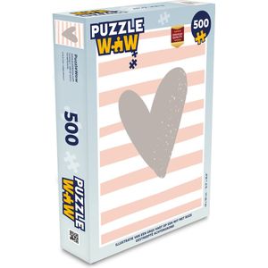 Puzzel Illustratie van een grijs hart op een wit met roze gestreepte achtergrond - Legpuzzel - Puzzel 500 stukjes