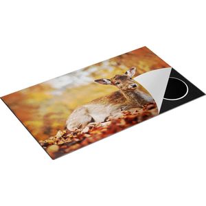 Chefcare Inductie Beschermer Baby Hert tussen de Bladeren in een Herfst Bos - 91,2x52 cm - Afdekplaat Inductie - Kookplaat Beschermer - Inductie Mat