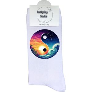 Ying Yang - Opkikker - Grappige sokken - Valentijn cadeau - Verjaardag cadeau - Sint cadeau - Leuke sokken - Weer - Vrolijke sokken - Cadeautje - Grappig cadeau - Zee - Zon - Kerstcadeau - Vaderdag - Moederdag - Socks maken Happy - 37-44