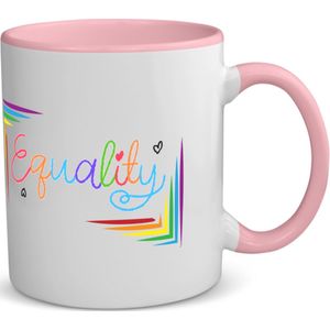 Akyol - lgbtq cadeau - koffiemok - theemok - roze - Lgbt - love is love - mok met opdruk - lgbt - pride month - lgbtq vlag - gay pride - koffiemok met tekst - opdruk - leuke pride spullen - verjaardag - cadeau - gift - 350 ML inhoud