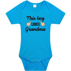 This boy loves grandma tekst baby rompertje blauw jongens - Cadeau oma - Babykleding 56