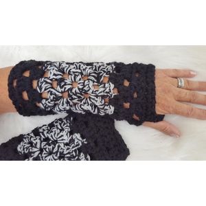 Handgemaakte vingerloze handschoenen / polswarmers in zwart wit met glinsterdraad gehaakt Maat M