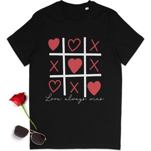 Love t shirt - Love Always Wins t-shirt - Heren t shirt - Dames t -shirt - Tshirt met print opdruk hartjes voor mannen en vrouwen - Unisex maten: S M L XL XXL XXXL - T shirt kleuren: Zwart en wit.