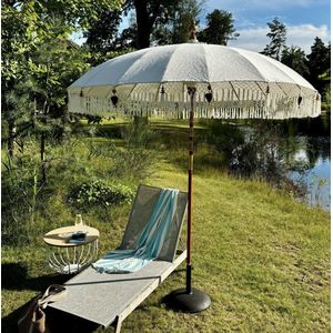 Wild'nChic - Parasol Bali Nusa Lembongan | Naturel Zand 250cm - Handgemaakt - Luxe Buitenparasol - Bohemian, Decoratief, Zonbescherming, Tuin, Terras, Balinees, Tropisch, Uniek, Ambachtelijk, Exotisch, UV-bescherming