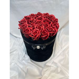 AG Luxurygifts Flowerbox - rozen box - cadeau - velvet flowerbox - velvet - soap roses - bloemen - rozen - Valentijnsdag