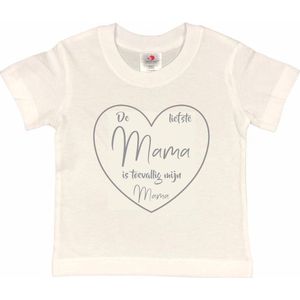 T-shirt Kinderen ""De liefste mama is toevallig mijn mama"" Moederdag | korte mouw | Wit/grijs | maat 98/104