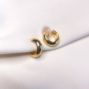 Tiny Hoops GOUDkleurig - klipoorbellen.com - clip on oorbellen - oorbellen zonder piercing - oorclip - klemoorbel - nepoorbel