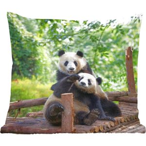Sierkussen Panda voor binnen - Spelende pandas - 60x60 cm - vierkant binnenkussen van katoen
