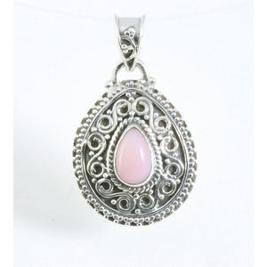 Bewerkte druppelvormige zilveren hanger met roze opaal