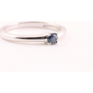 Fijne hoogglans zilveren ring met blauwe saffier - maat 18