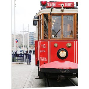 WallClassics - PVC Schuimplaat- Rode Tram door de Stad - 75x100 cm Foto op PVC Schuimplaat