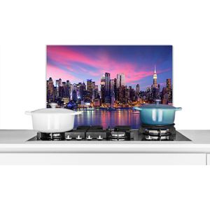Spatscherm keuken - Amerika - Skyline - Nacht - New York - Roze - Spatwand - Achterwand - 70x50 cm - Aluminium