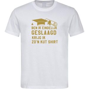 Wit T-shirt met  "" Ben ik eindelijk geslaagd - Krijg ik zo'n KUT shirt "" print Goud size M