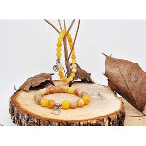 Handgemaakte natuursteen Geluksarmband met hanger ""Astrologische Symbolen "" Oranje frosted agaat"" -8 mm diameter van de korrel- Diameter armband 20 cm - Kies je favoriete Astrologische Symbolen - Een mooi cadeau voor familie en vrienden