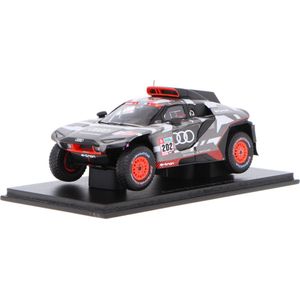 Het 1:43 Diecast-model van de Audi Q E-Tron RS Team Audi Sport #202 van de Dakar Rally van 2022. De coureurs waren C. Sainz en L. Cruz. De fabrikant van het schaalmodel is Spark. Dit model is alleen online verkrijgbaar