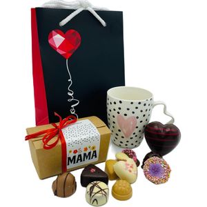 Cho-lala Moederdag geschenkset Sweethearts - chocolade cadeau - 250 gram bonbons en hot chocolate bomb - hartjes mok - hartjes tasje - Moederdag