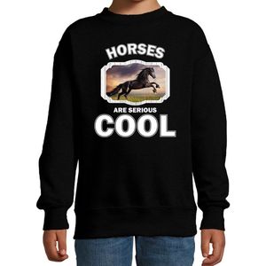 Dieren paarden sweater zwart kinderen - horses are serious cool trui jongens/ meisjes - cadeau zwart paard/ paarden liefhebber - kinderkleding / kleding 152/164