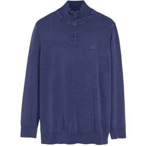 Zapinany pod szyj? sweter w kolorze niebiesko-fioletowym garment dye, z wyszywanym logo