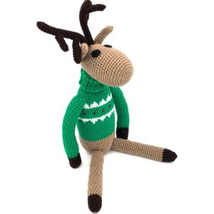 Luna-Leena duurzame eland rendier met groene kersttrui - zachte wol - hand gehaakt in Nepal - kerstdecoratie - kerstcadeau - reindeer - Rudolph - kerstboom cadeau - kerstversiering - foute kersttrui