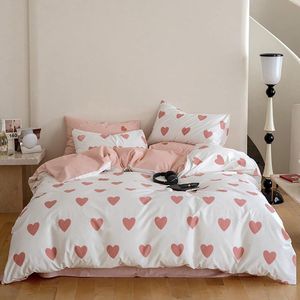 FURNIBELLA - Beddengoedset 200 x 200 cm – Wit Roze – Microvezel – 3-delig – Esthetisch Harten Dekbedovertrek met Ritssluiting – 2 Kussenslopen 80 x 80 cm