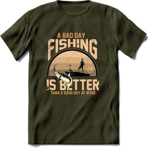 A Bad Day Fishing - Vissen T-Shirt | Beige | Grappig Verjaardag Vis Hobby Cadeau Shirt | Dames - Heren - Unisex | Tshirt Hengelsport Kleding Kado - Leger Groen - XXL
