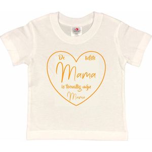 T-shirt Kinderen ""De liefste mama is toevallig mijn mama"" Moederdag | korte mouw | Wit/mosterd | maat 110/116