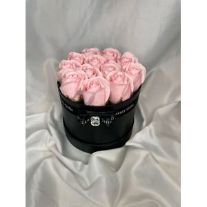 AG Luxurygifts rozen box - flower box - Moederdag cadeau - soap roses - luxe - Valentijnsdag - liefde - Moederdag - roze - zwart