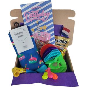 Cadeau box – Feest – Gefeliciteerd - Fastfood - Verrassings Pakket – Verjaardag - Gift box – Taart - Grappig - Cadeau voor vrouw man – Kado – Sokken - Verjaardags cadeau – Jarig -Geschenkdoos –LuckyDay Socks - Maat 37-44
