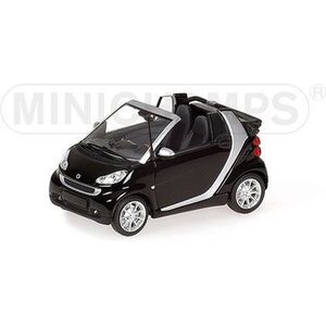 De 1:43 Diecast Modelcar van de Smart Cabriolet van 2007 in Black &Silver.This schaalmodel is begrensd door 1248 stuks. De fabrikant is minichamps. Dit model is alleen online beschikbaar