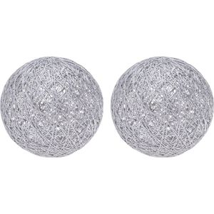 Set van 2x stuks verlichte decoratie bollen metallic zilver 20 cm met 20 warm witte lampjes - Verlichte figuren/kerstverlichting