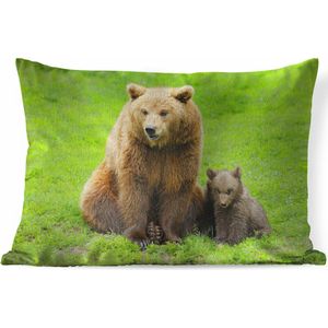 Sierkussens - Kussen - Bruine beer met jong in het gras - 60x40 cm - Kussen van katoen