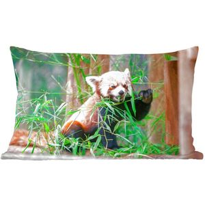 Sierkussen Rode panda voor binnen - Rode panda in de natuur - 50x30 cm - rechthoekig binnenkussen van katoen