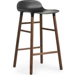 Normann Copenhagen Form Barstool Barkruk 65cm Met Walnoten Onderstel Zwart