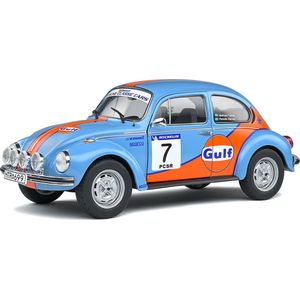 De 1:18 Diecast modelauto van de Volkswagen Beetle 1303 Team Gulf #7 van de Could Balls Rally van 2019. De rijders waren M. Fahlke en P. Sterner. De fabrikant van het schaalmodel is Solido.Dit model is alleen online beschikbaar.