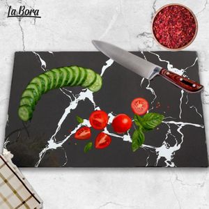 La Bora - Glazen Snijplank - Marmeren Motief - 4 in 1: Aperitief Bord - Snijden - Serveren - Sushi plank - Koken - 40 x 30 cm - UV Gelaagd Glas - Dienblad - Anti-Slip - Zwart