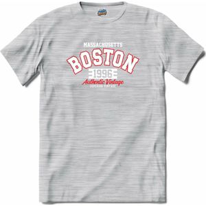 Boston 1996| Boston - Vintage - Retro - T-Shirt - Unisex - Donker Grijs - Gemêleerd - Maat L