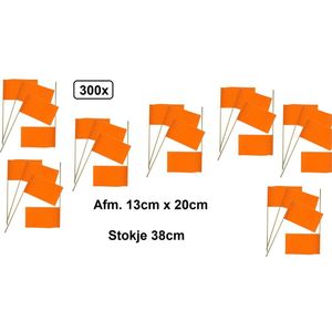 300x Papieren vlaggetjes oranje op stokje 20 x 13cm- EK Sport Holland Nederland festival zwaai vlag