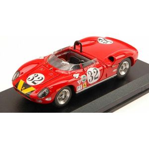 De 1:43 Diecast Modelcar van de Ferrari 275P #32 van Sebring in 1965. De coureurs waren Obrien en Richards. De fabrikant van het schaalmodel is Art-Model. Dit model is alleen online verkrijgbaar