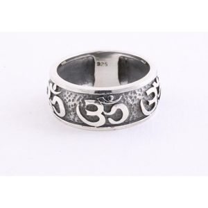 Zilveren ring met ohm tekens - maat 19