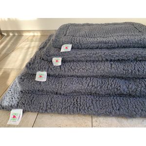 HuggleHounds - Wasbare Fleece Hondenmat van Lamswol voor benches of als los kussen - In Naturel of Grijs - S/M/L/XL/XXL - Grijs - XXL