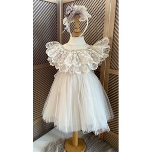 vintage feestjurk met haardiadeem-tule jurk- mouwloze jurk in spaanse stijl-flamenco kleedje-meisjes-bruiloft-fotoshoot-verjaardag-bloemenmotiefjes-kanten-borduursel-beige crème kleur-katoen-3 jaar