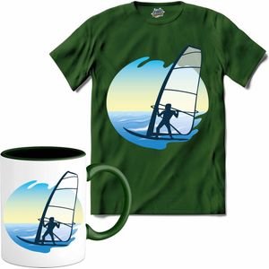 Windzeilen Met Zeiler | Wind zeilen - Boot - Zeilboot - T-Shirt met mok - Unisex - Bottle Groen - Maat M