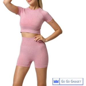 Sport outfit | high waist korte broek | crop top met korte mouw | naadloos | squatproof | roze | S