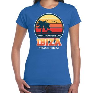 Ibiza zomer t-shirt / shirt What happens in Ibiza stays in Ibiza voor dames - blauw - Ibiza party / vakantie outfit / kleding/ feest shirt XS