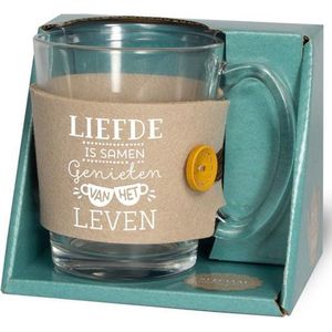 Valentijn - Theeglas - ""Liefde is samen genieten van het leven"" - Gevuld met verpakte toffees - Voorzien van een zijden lint met de tekst ""Speciaal voor jou"" - In cadeauverpakking met gekleurd lint